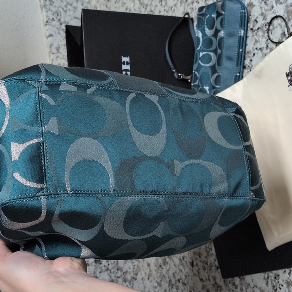 ✨ SOLD✨Coach SET Signature Jacquard Teal Metallic Stripe Hobo Wristlet Wallet - Picture 6 of 12